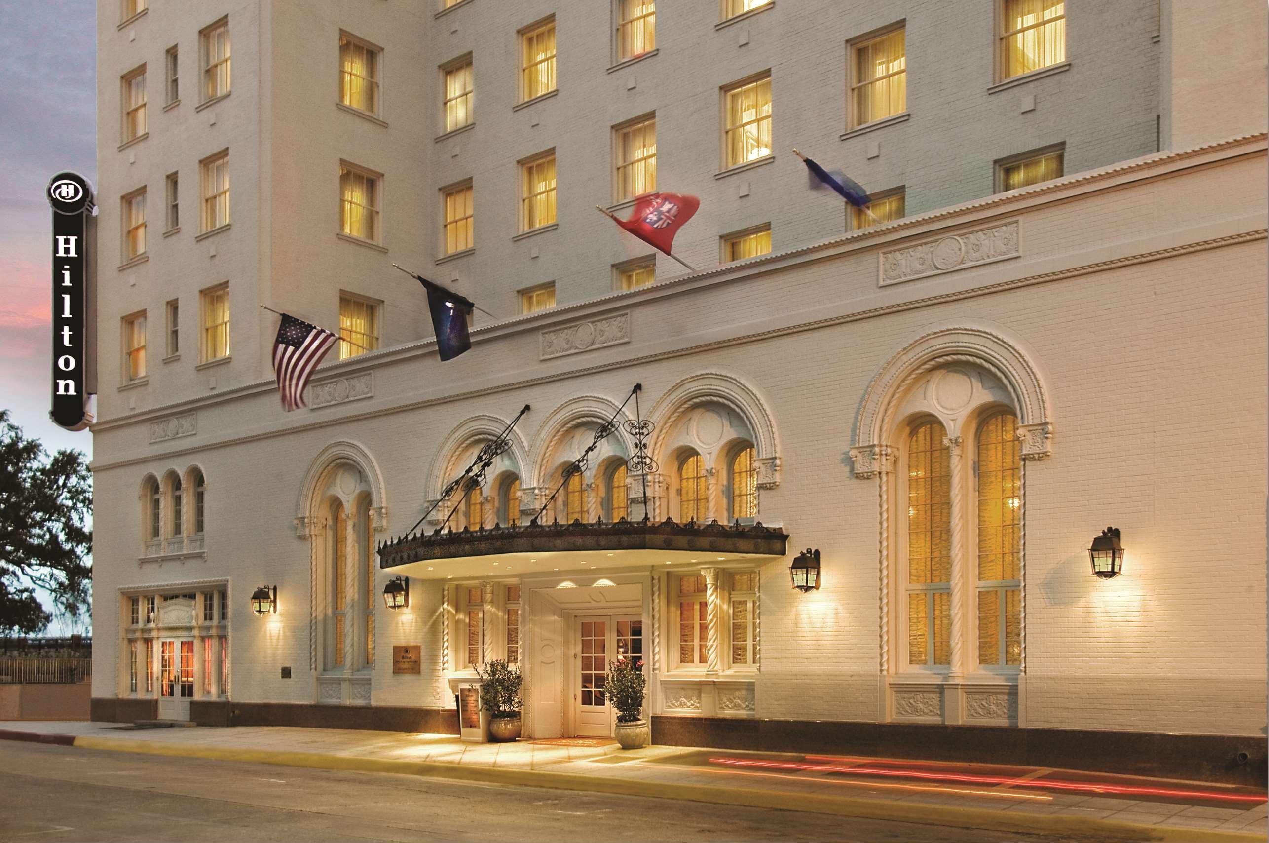 Hilton Baton Rouge Capitol Center Hotel Exterior photo